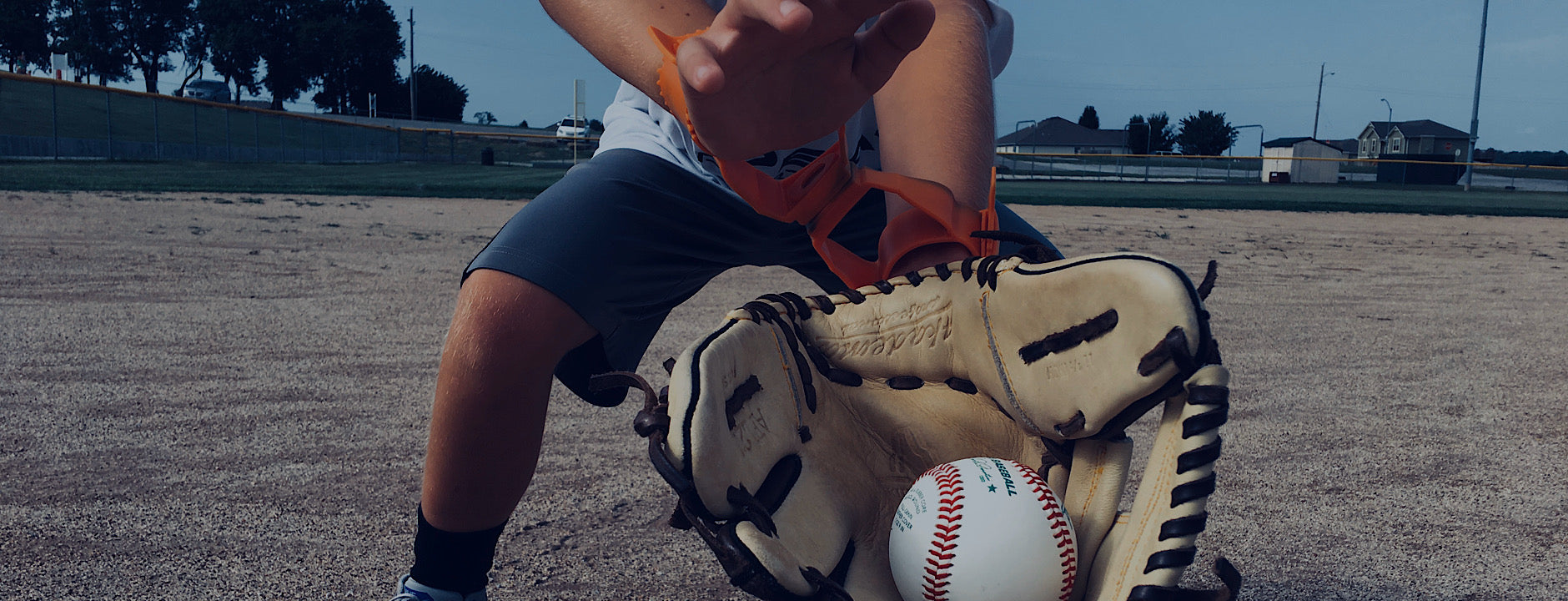 Re-Link two hands fielding aid helps players learn to field with two hands while using their own equipment. It also allows a player to still work on one handed training.